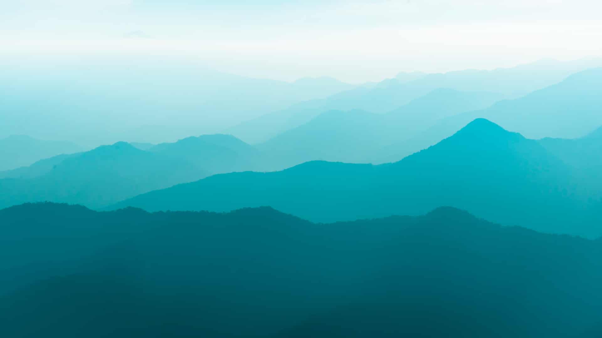 Montanhas em tons de azul